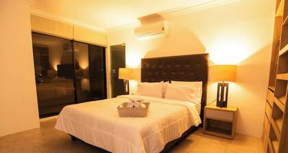 Elegant entire floor with amazing city view!