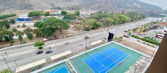 Hermoso y Amplio Dept. con Parking @ Ceibos Point