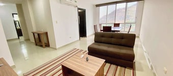 US Consulate! Spacious Apartment with Parking