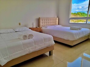 2 habitaciones, tabla de planchar con plancha, cuna de viaje y wifi 