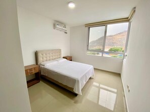 2 habitaciones, tabla de planchar con plancha, cuna de viaje y wifi 