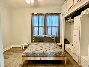 مكواة/لوح كي وواي فاي مجانًا وملاءات أسرّة