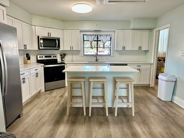 ميكروويف، فرن، موقد طهي مسطح، غسالة أطباق