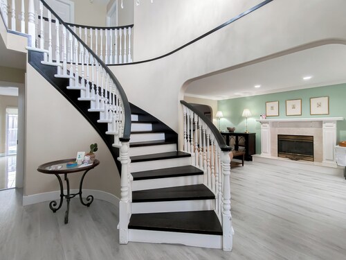 Betty's House 2nd Floor Garden View Guest Suite private Bathroom