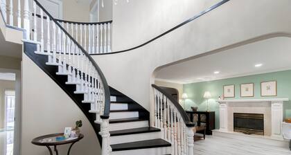 Betty's House 2nd Floor Garden View Guest Suite private Bathroom