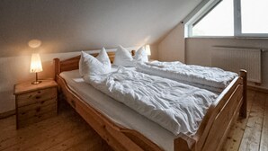 A room with a wooden bed, two bedside tables, and a window. - Gorgeous home in Röbel with lake view (Röbel)