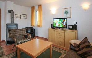 TV, fireplace - Amazing home in Röbel with house a panoramic view (Röbel)