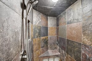 Shower, hair dryer, towels, soap - Bungalow w/private garden patios, water and greenbelt views... one with nature (Indio)