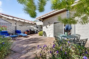 Outdoor dining - Bungalow w/private garden patios, water and greenbelt views... one with nature (Indio)