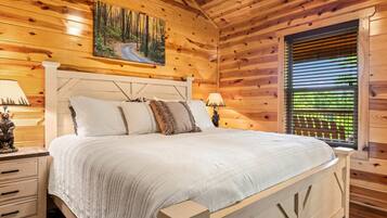 Casa luxo, piscina particular, vista para a montanha | Ferros/tábuas de passar roupa, Wi-Fi de cortesia, roupa de cama