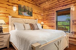 Casa luxo, piscina particular, vista para a montanha | Ferros/tábuas de passar roupa, Wi-Fi de cortesia, roupa de cama