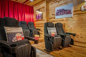 Deluxe House, Private Pool, Mountain View | Spa - Pinot Splash (Gatlinburg)