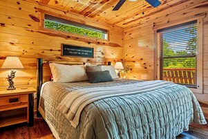 Casa Deluxe, piscina privada, vistas a la montaña | Tabla de planchar con plancha, wifi gratis, ropa de cama
