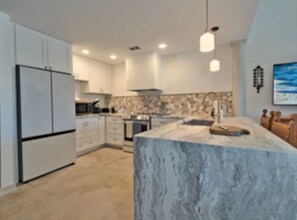 Private kitchen - One - Too - Suite, Saint George Island, Beach Townhome (Eastpoint)