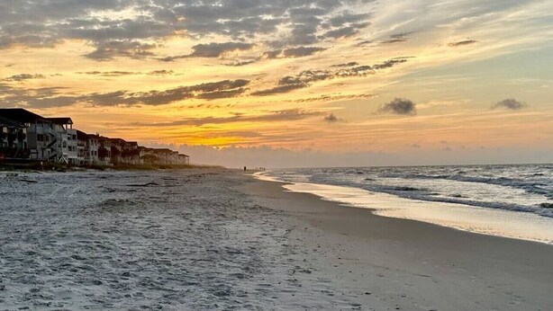 A beach with a sunset, buildings along the shore, and a clear sky. - One - Too - Suite, Saint George Island, Beach Townhome (Eastpoint)