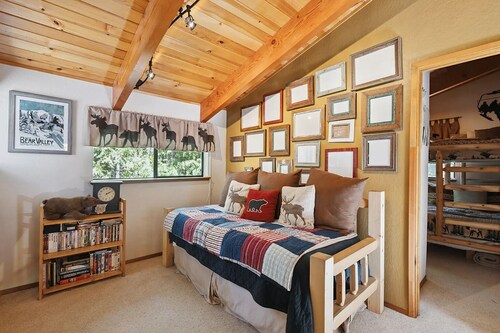 Rustic mountain retreat blending charm and comfort