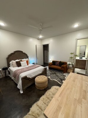 2 bedrooms, desk, iron/ironing board, travel crib