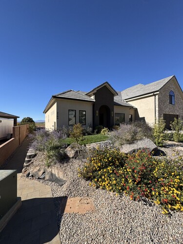 Cozy 2 bed, 2 bath retreat close to Zion.