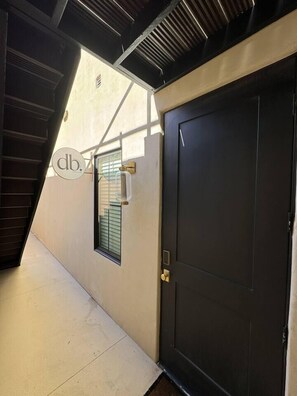 Interior - Cozy 2 bed, 2 bath retreat close to Zion. (Hurricane)