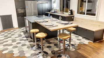 Micro-ondes, four, plaque de cuisson, lave-vaisselle
