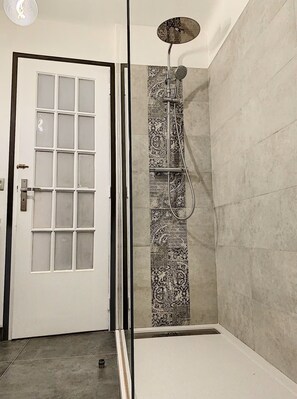 Shower, towels, soap, toilet paper