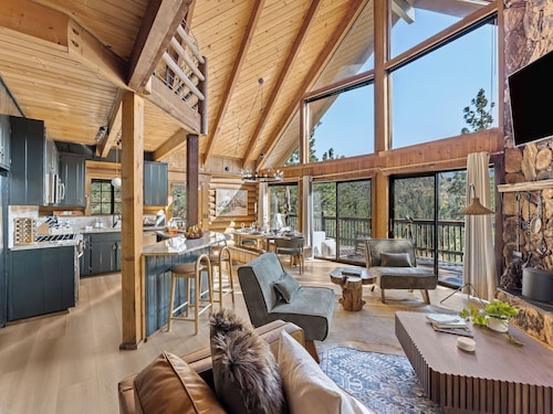 The Colusade 5 Bedroom A-Frame-Panoramic View-Game Room-HotTub