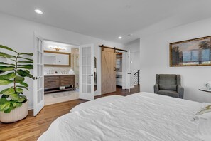 3 bedrooms, iron/ironing board, WiFi, bed sheets - Spacious 3BR Modern DC Home Near 3 Metro Stations (Washington)