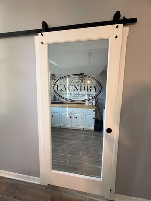 Interior - Spacious Tampa Home - Near Airport, Beaches & Stadium - WiFi + Parking (Tampa)