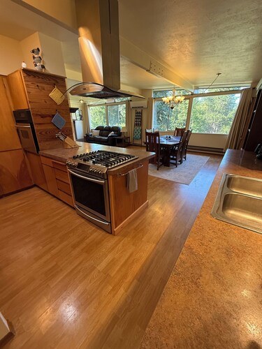 Spacious, family friendly, 4 bedroom house.