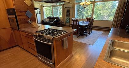 Spacious, family friendly, 4 bedroom house.