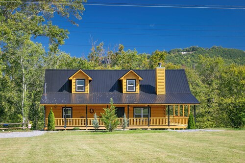 Welcome to Your Brand-New Wears Valley Cabin Escape.