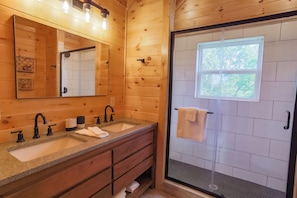 Shower, hair dryer, towels, soap - Pet Friendly 3BR Log Cabin: Mountain Views, Game Room & Fire Pit -15m to parkway (Sevierville)