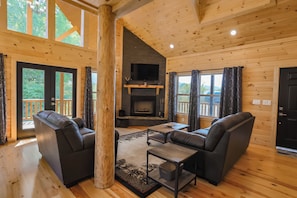Smart TV, fireplace, video games, books - Pet Friendly 3BR Log Cabin: Mountain Views, Game Room & Fire Pit -15m to parkway (Sevierville)
