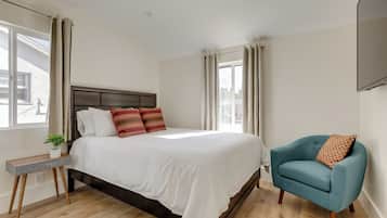 Iron/ironing board, bed sheets