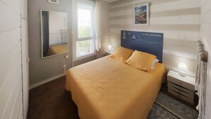 A bedroom with a bed, a nightstand, a lamp, a mirror, and a window with curtains. - Cozy apartment in Agde with house sea view (Agde)