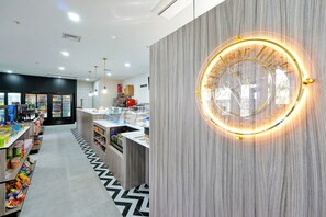 A modern hotel lobby with a circular sign reading "Ednor Hill" and a black and white patterned floor. - Hilltop Villa: Star Wars/Princess room near Disney and Universal (Kissimmee)