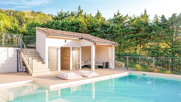 A modern villa with a swimming pool, a covered patio with seating, and a staircase leading to an upper level. - 2 bedroom cozy home in Allan (Allan)