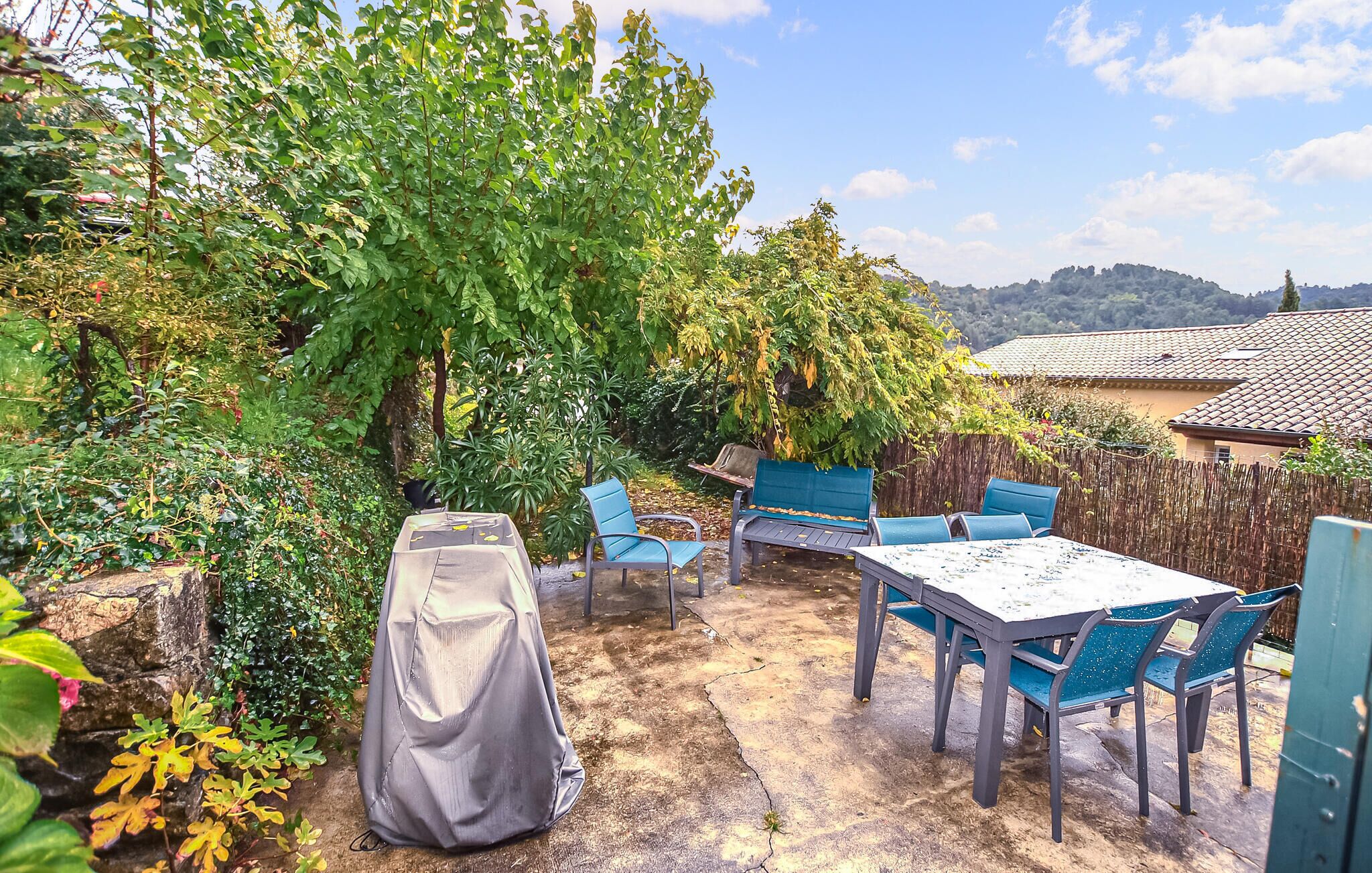 屋外ダイニングエリア