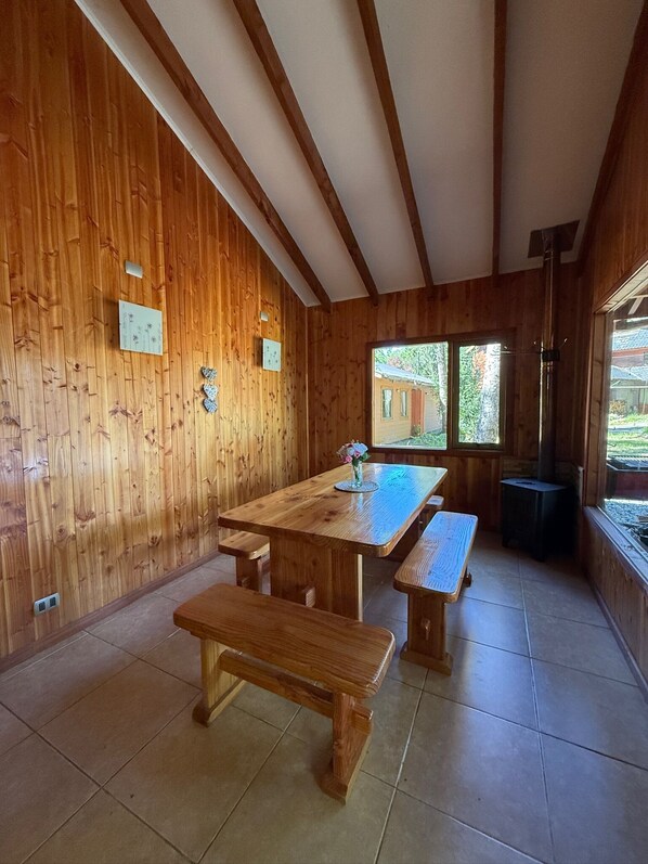 Family House, 3 Bedrooms, Pets Allowed, Garden Area | Living area - Casa Tuwa Cabañas en pucón (Pucón)