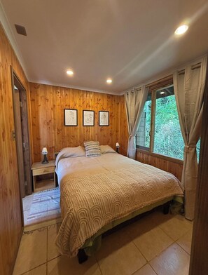 Romantic House, Patio, Pool View | Free WiFi - Casa Tuwa Cabañas en pucón (Pucón)