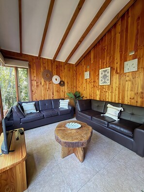 Family House, 3 Bedrooms, Pets Allowed, Poolside | Living area - Casa Tuwa Cabañas en pucón (Pucón)