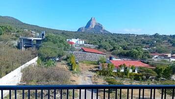 Habitación estándar, balcón, vista a la montaña | Terraza o patio