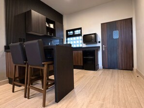 ميكروويف، غسالة أطباق، مستلزمات طهي/أطباق/أوعية