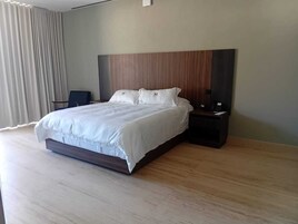 Habitación estándar, balcón, vistas a la montaña | Tabla de planchar con plancha y wifi gratis