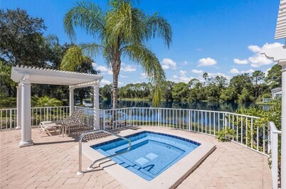 Tranquil 2-bedroom villa in University Park Country Club