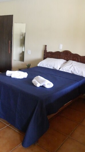 Bügeleisen/Bügelbrett, Internetzugang, Bettwäsche