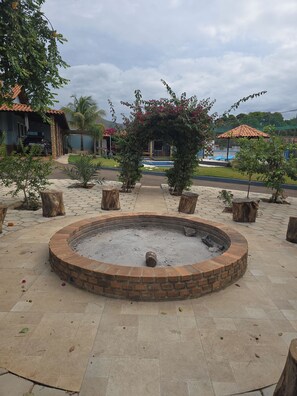 Property grounds - BomjaMinas property, swimming pool, bed linens and towels, 17 km from Inhotim. (Mário Campos)