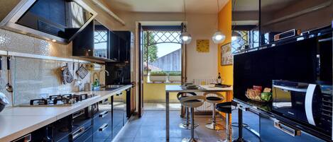 Fridge, microwave, oven, stovetop