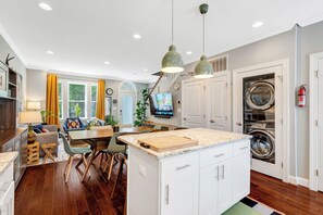 Dining - NEW 4BR Townhouse w Parking for 2, Game Room (Washington)