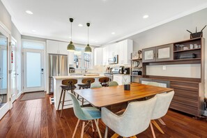Fridge, microwave, oven, dishwasher - NEW 4BR Townhouse w Parking for 2, Game Room (Washington)